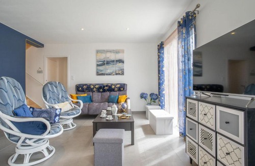 Cleder House | Family-Friendly Retreat at Holiday Home Les Agapanthes