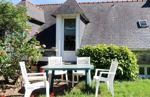 Plozevet House | Cozy Holiday Home Les Blés - Perfect for Family Getaways