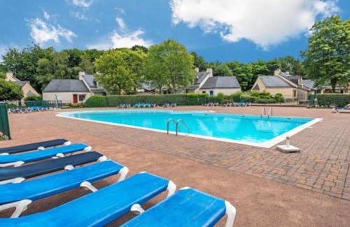 Ploemel House | Family-Friendly Retreat at Les Cottages du Golf-3