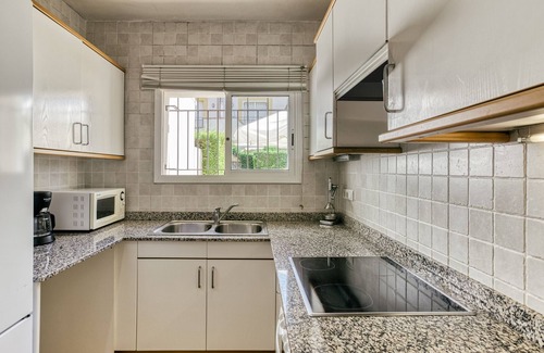 L'Estartit House | Relax at Holiday Home 'Les Medes' with Pool and Ocean Views