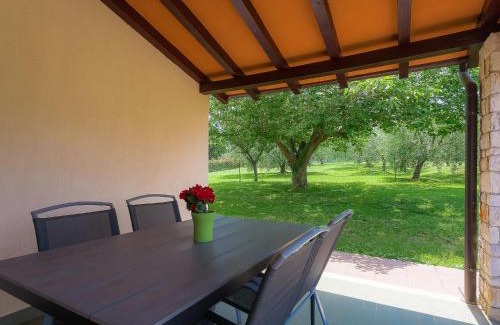 Đuba House | Inviting Casa Licia: Family-Friendly with Pool Access