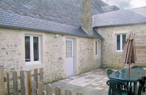 Deux-Jumeaux House | Cozy Home in Deux-jumeaux with Kitchen for Family Fun