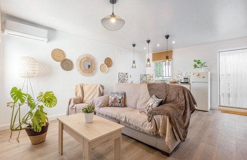 Campanillas House | 10/10 Rated Holiday Home 'Limón Lunero' with Private Terrace
