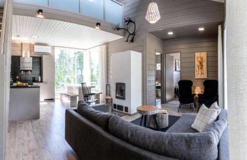 Syote House | Kid-Friendly Holiday Home Loma-saaga 3 with Hot Tub