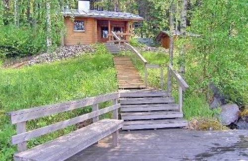 Kuhmoinen House | Cozy Holiday Home Lomakuikka with Hot Tub & Family Comfort