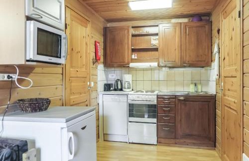 Raattama House | Family-Friendly Holiday Home Lomamaja 3 with Pet Perks