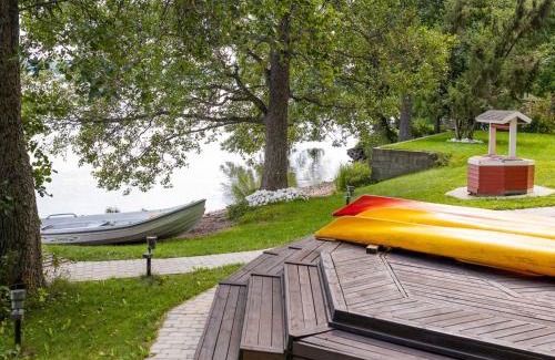 Lohja House | Idyllic Holiday Home Lomaranta with Hot Tub & Family-Friendly