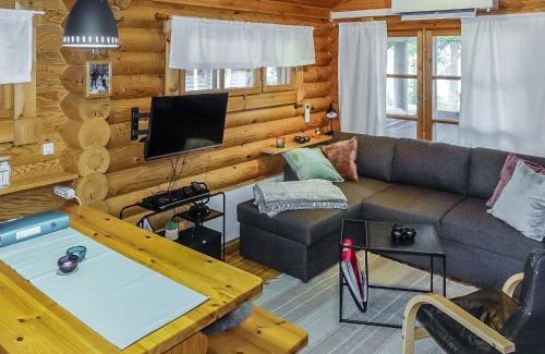 Salla House | Cozy Holiday Home Lomaväinö 13 with Hot Tub & Family Fun