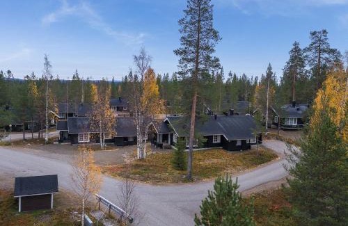 Yllasjarvi House | Family-Friendly Holiday Home Lomaylläs with Hot Tub