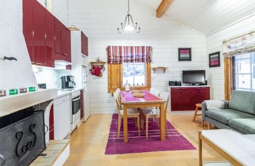 Yllasjarvi House | Cozy Holiday Home Lomaylläs with Hot Tub & Pet-Friendly Stay