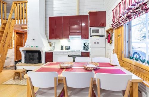 Yllasjarvi House | Cozy Holiday Home Lomaylläs with Hot Tub & Pet-Friendly Stay