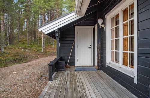 Yllasjarvi House | Cozy Holiday Home Lomaylläs with Hot Tub & Family-Friendly Vibe