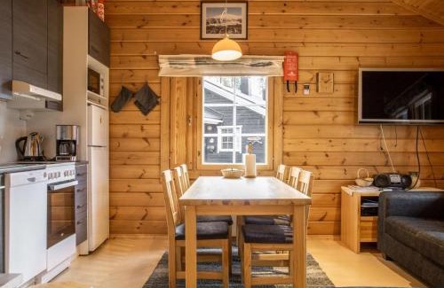 Yllasjarvi House | Cozy Holiday Home Lomaylläs with Hot Tub & Family-Friendly Vibe