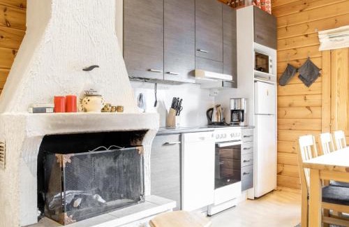 Yllasjarvi House | Cozy Holiday Home Lomaylläs with Hot Tub & Family-Friendly Vibe