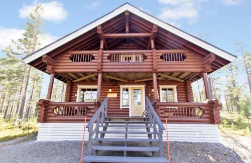 Akaslompolo House | Exceptional Holiday Home Lompakko with Hot Tub & 10/10 Rating