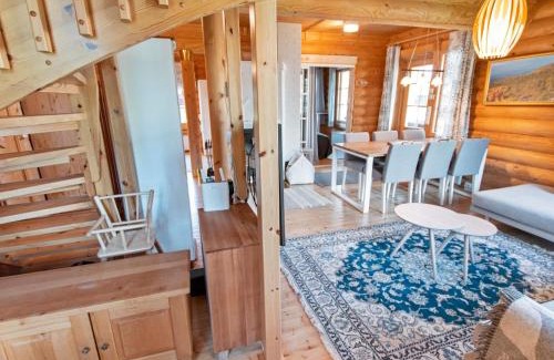 Akaslompolo House | Exceptional Holiday Home Lompakko with Hot Tub & 10/10 Rating