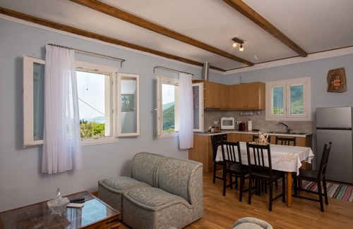 Sivros Apartment | Holiday Home 'Lovely' with Balcony, Wi-Fi and Air Conditioning