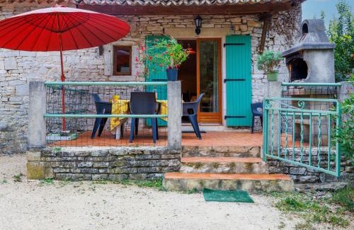 Barjac House | Comfortable Holiday Home Lozard with Family-Friendly Amenities