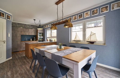 Kroeslin House | Oceanfront Luxury Retreat with Spa and Pet-Friendly Perks