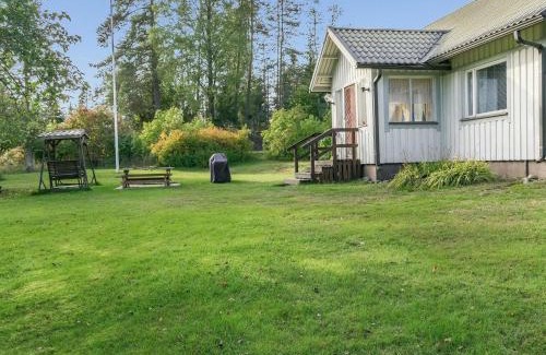 Kannuskoski House | Cozy Holiday Home Mäkelän vierastalo with Hot Tub Access