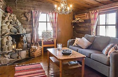 Asikkala House | Comfortable Holiday Home Mäntyniemi with Hot Tub & Kitchen