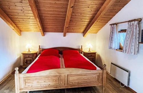 Muhlberg House | Family-Friendly Holiday Home Mühlberg with Pool Access