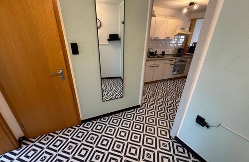 Pfullingen Apartment | Holiday Home 'M B Homes Pfullingen 1' with Wi-Fi