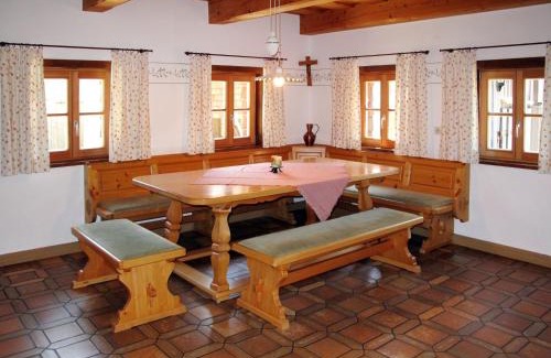 Ginselsried House | Discover Holiday Home Mader: Pet-Friendly & 4-Star Comfort