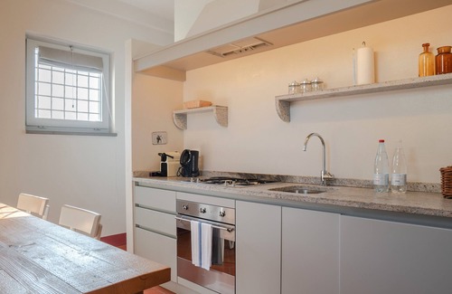 Cortona Apartment | Holiday Home 'Magazzino 1' with Shared Pool, Wi-Fi and Air Conditioning