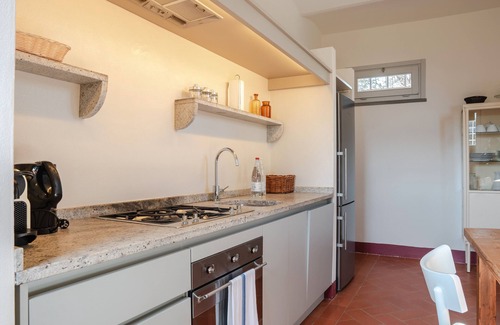 Cortona Apartment | Holiday Home 'Magazzino 1' with Shared Pool, Wi-Fi and Air Conditioning