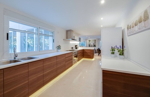 Crestatx House | Holiday Home 'Magna' with Private Pool, Wi-Fi and Air Conditioning