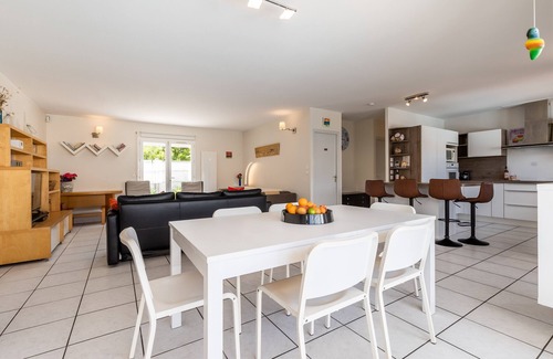Lacanau-Ocean House | Relaxing Holiday Home 'Maison Du Lion' with Pool & Ocean View
