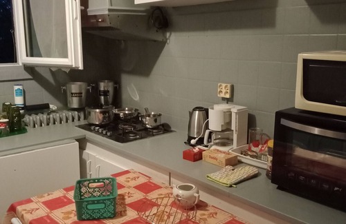 Montlucon House | Holiday Home 'Maison Complète' with Private Terrace, Balcony and Wi-Fi