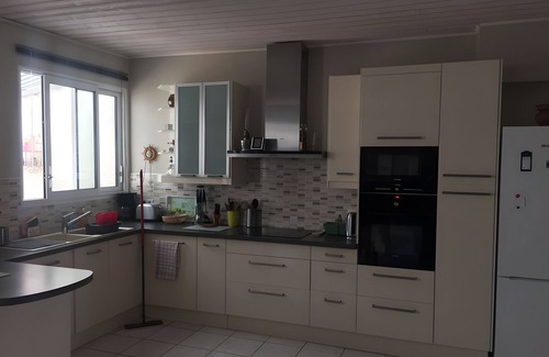 Ile-d'Aix House | Holiday Home 'Maison De Village' with Private Terrace, Private Garden and Wi-Fi