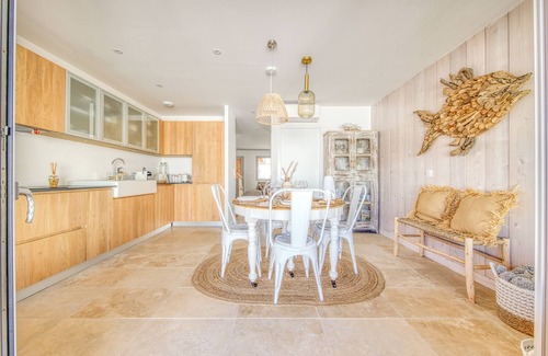 Hourtin-Plage House | Holiday Home 'Maison De La Plage' with Private Pool, Wi-Fi and Air Conditioning