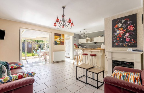 Pornic House | Holiday Home 'Maison La Mouette Proche Plage Golf' with Private Terrace, Private Garden and Wi-Fi