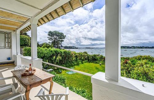 Arradon House | Oceanfront Serenity at Maison La Prâme by Interhome