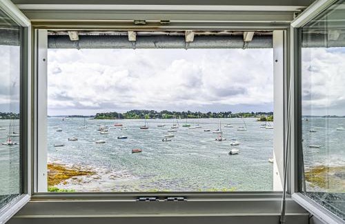 Arradon House | Oceanfront Serenity at Maison La Prâme by Interhome
