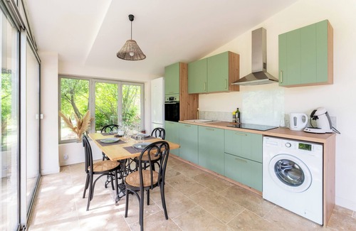 Apt House | Inviting 'Maison Marvic' with Mountain View & Pool Access