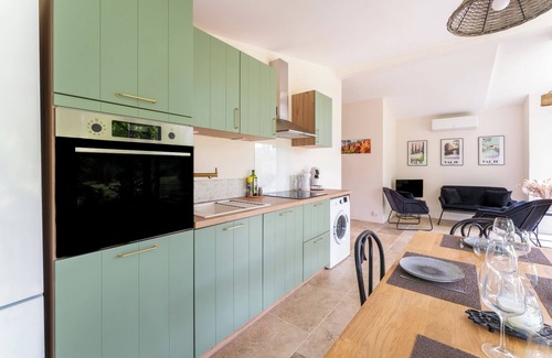 Apt House | Inviting 'Maison Marvic' with Mountain View & Pool Access