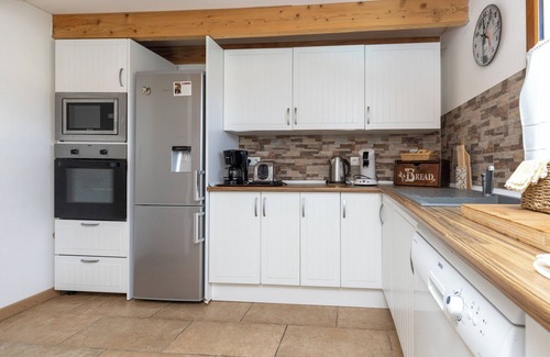 Tosse House | Inviting Holiday Home with Pool, Terrace & Wi-Fi Awaits
