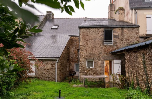 Sarzeau House | Relaxing Holiday Home 'Maison Sarzeau Centre' with Pool