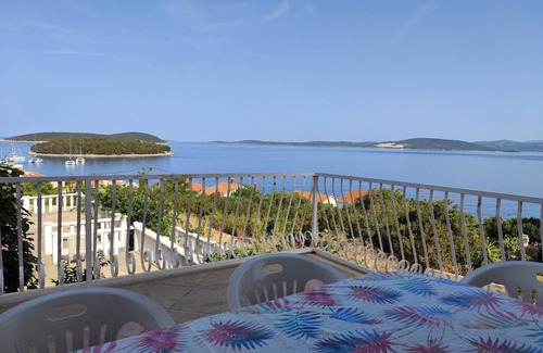 Maslinica House | Cozy Holiday Home Maja with Family-Friendly Amenities