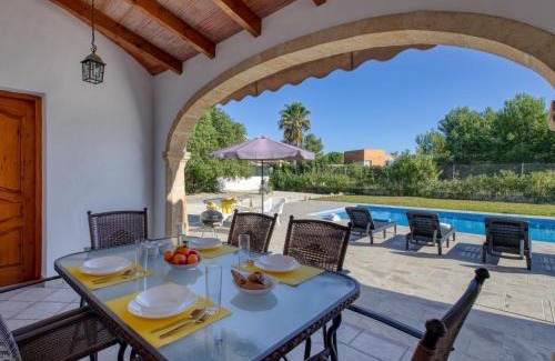 Urbanizacion La Mandarina House | Pet-Friendly Holiday Home Margarita with Pool Access
