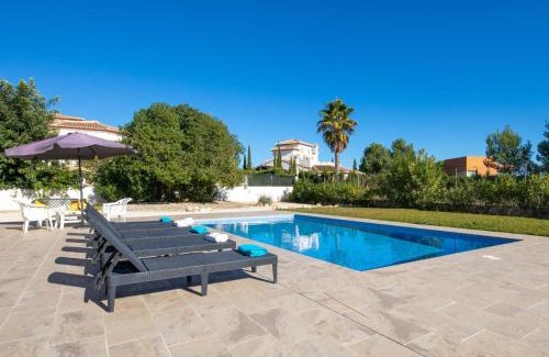 Urbanizacion La Mandarina House | Pet-Friendly Holiday Home Margarita with Pool Access