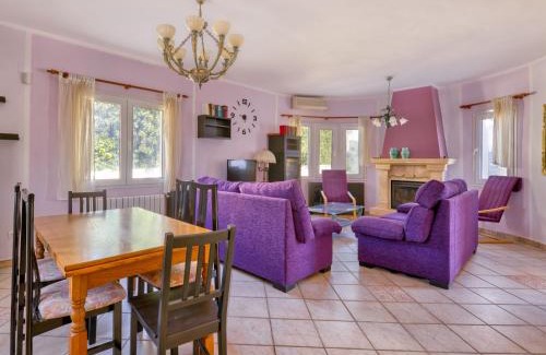 Urbanizacion La Mandarina House | Pet-Friendly Holiday Home Margarita with Pool Access
