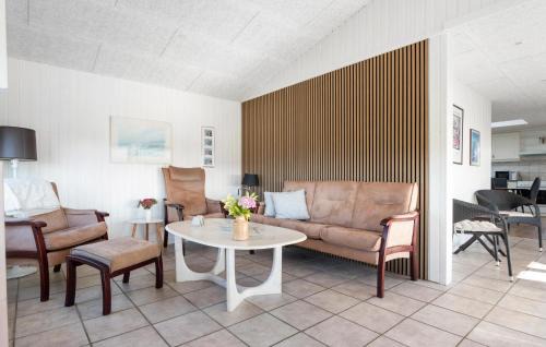 Nr. Lyngby Strand House | Cozy Pet Friendly Home in Lkken with Sea View