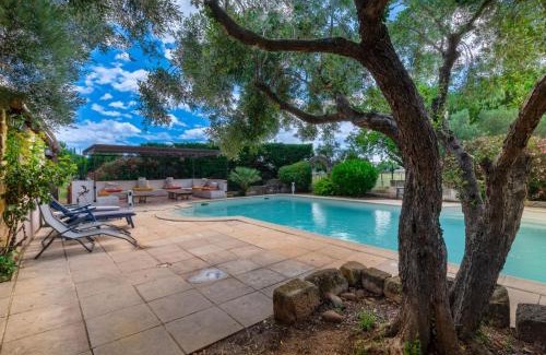 Gallician House | Pet-Friendly Holiday Home Mas Mont Plaisir with Pool