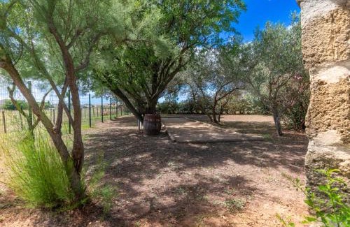 Gallician House | Pet-Friendly Holiday Home Mas Mont Plaisir with Pool