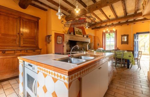 Gallician House | Pet-Friendly Holiday Home Mas Mont Plaisir with Pool